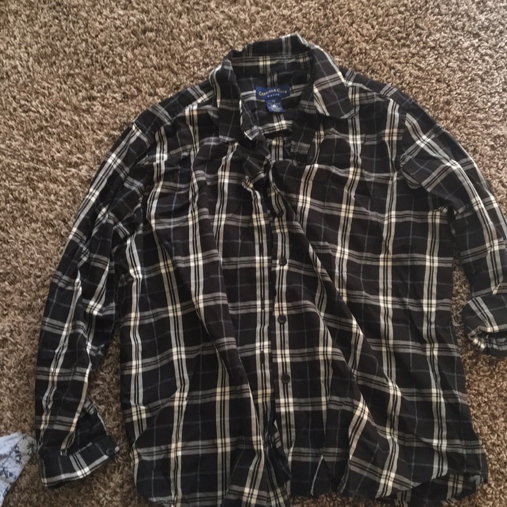 Women’s black plaid button up shirt
